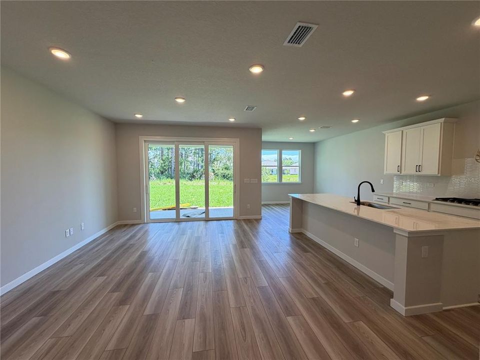 For Sale: $424,017 (3 beds, 2 baths, 1639 Square Feet)