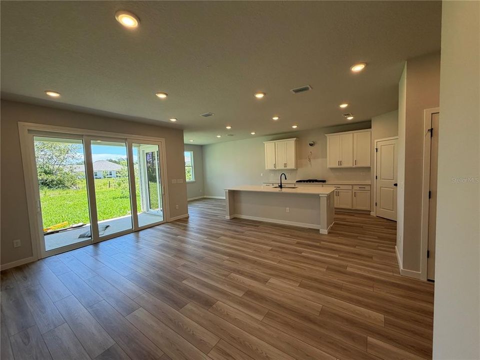 For Sale: $424,017 (3 beds, 2 baths, 1639 Square Feet)