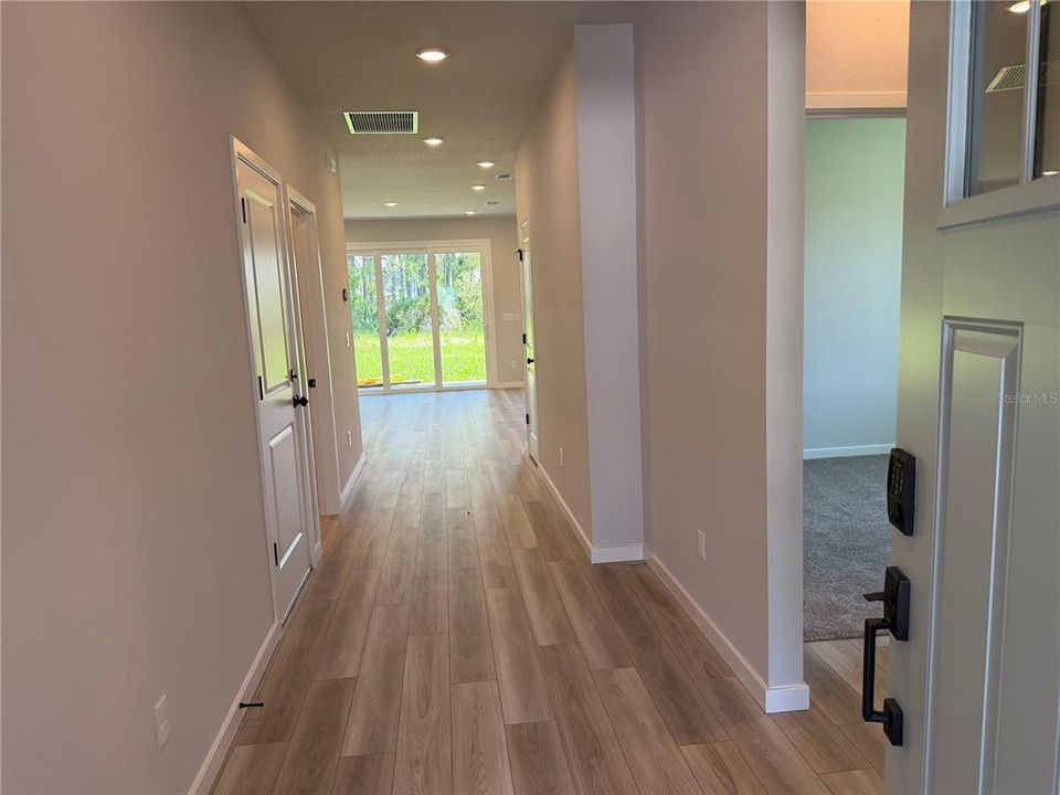 For Sale: $424,017 (3 beds, 2 baths, 1639 Square Feet)