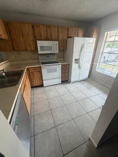 For Rent: $1,795 (2 beds, 1 baths, 939 Square Feet)