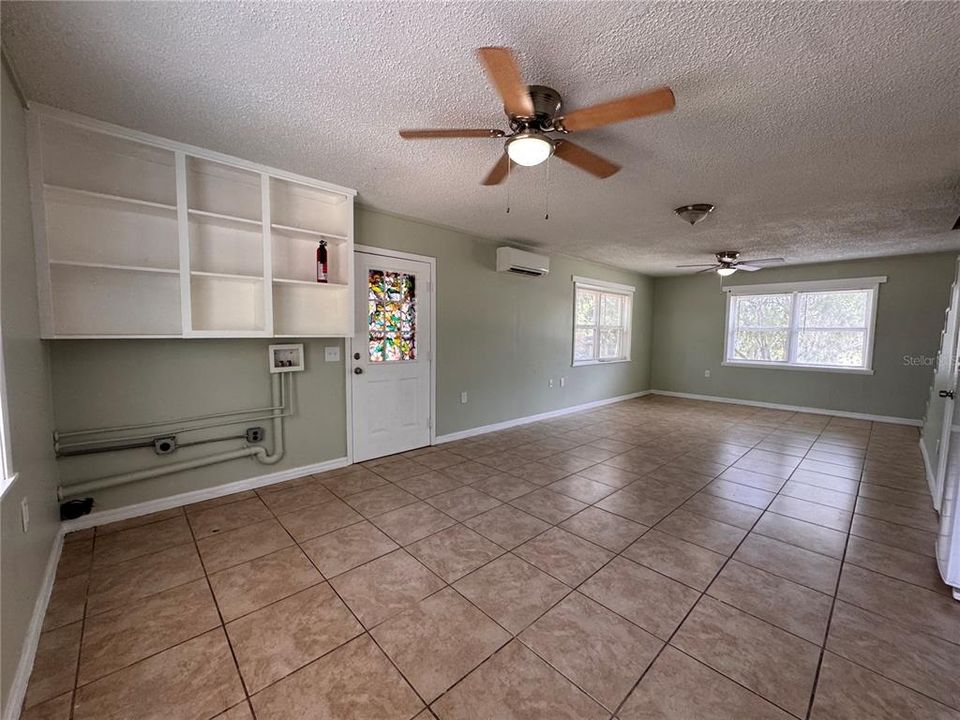 For Rent: $1,500 (2 beds, 1 baths, 850 Square Feet)