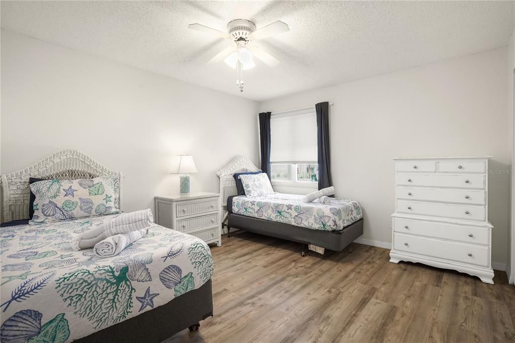 For Sale: $465,000 (2 beds, 2 baths, 1012 Square Feet)