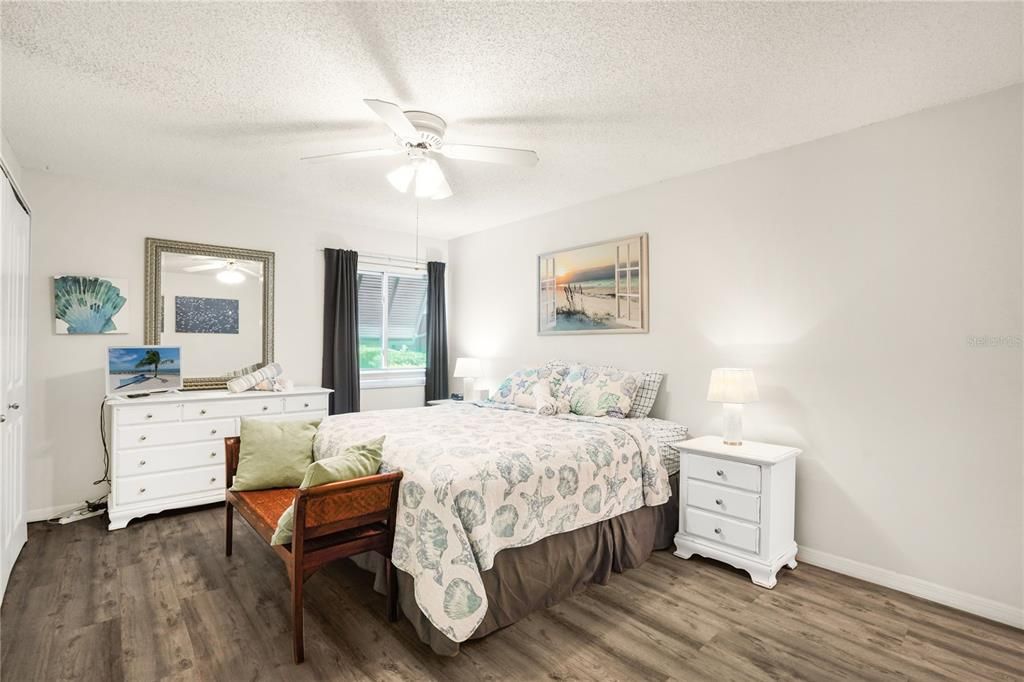 For Sale: $465,000 (2 beds, 2 baths, 1012 Square Feet)
