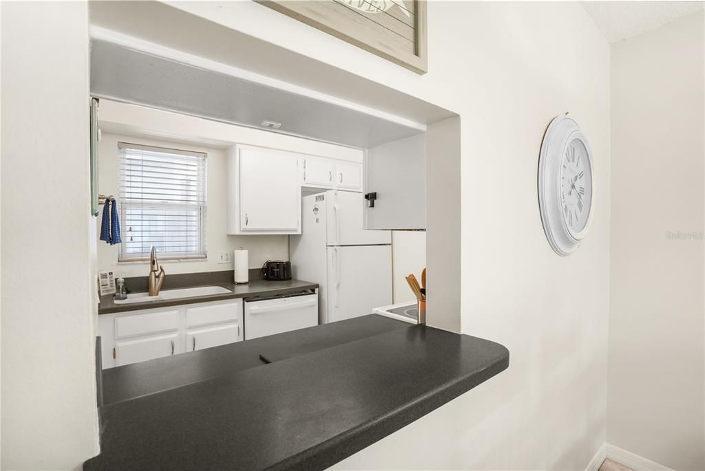 For Sale: $465,000 (2 beds, 2 baths, 1012 Square Feet)