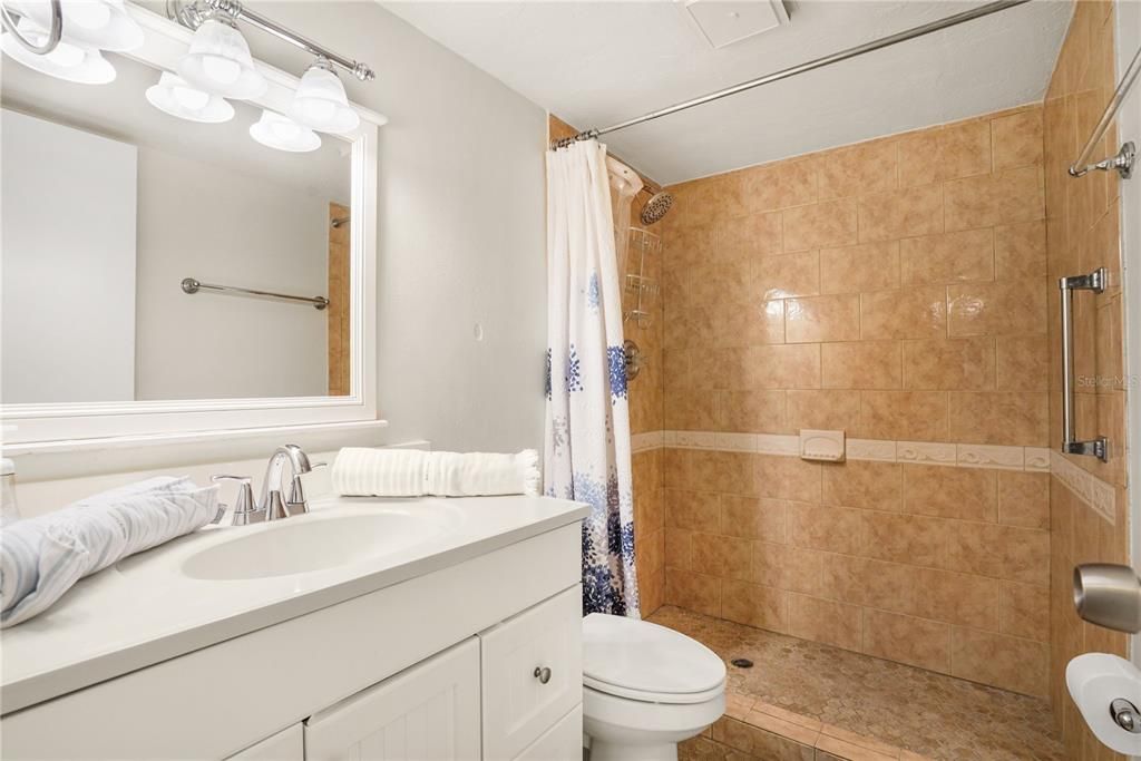 For Sale: $465,000 (2 beds, 2 baths, 1012 Square Feet)