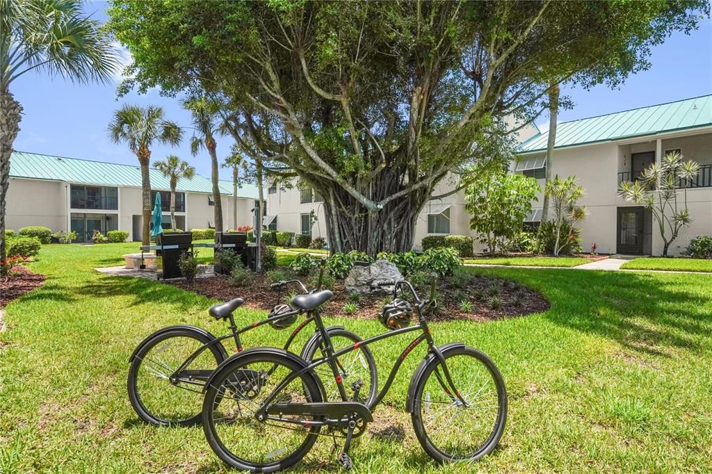 For Sale: $465,000 (2 beds, 2 baths, 1012 Square Feet)