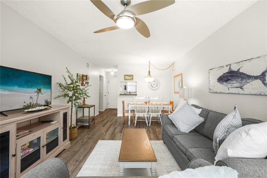 For Sale: $465,000 (2 beds, 2 baths, 1012 Square Feet)