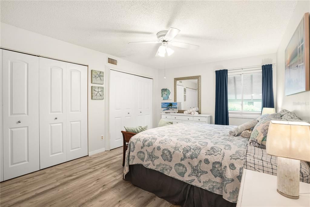 For Sale: $465,000 (2 beds, 2 baths, 1012 Square Feet)