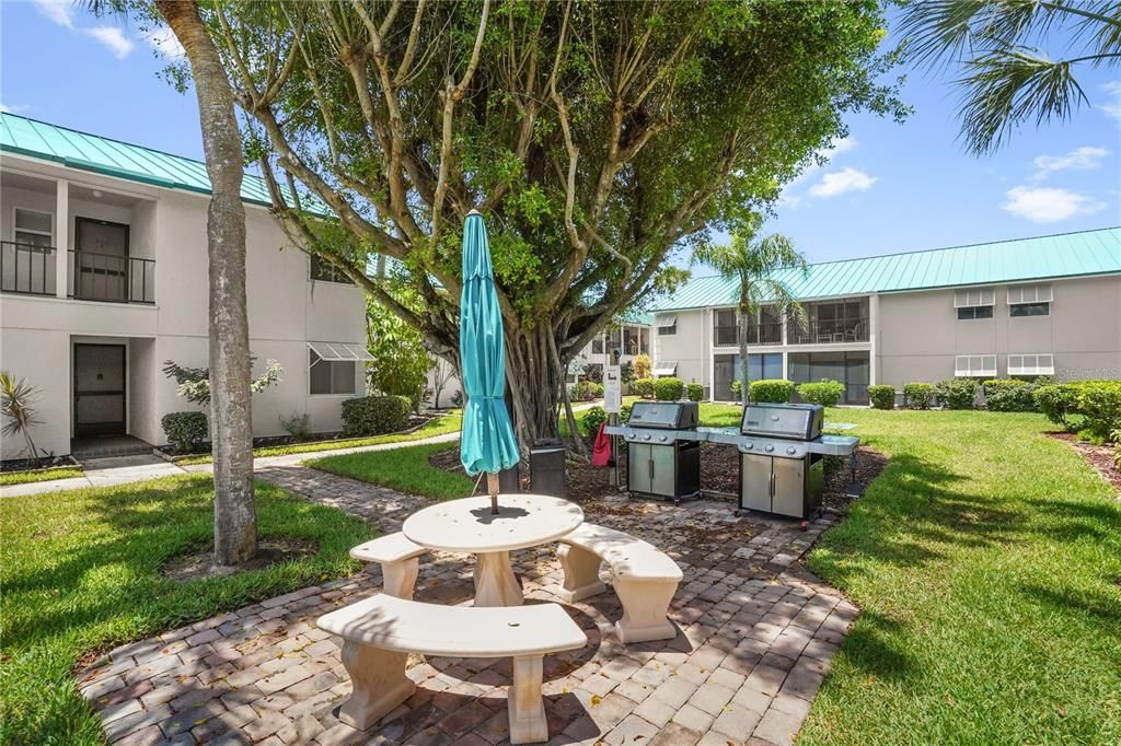 For Sale: $465,000 (2 beds, 2 baths, 1012 Square Feet)