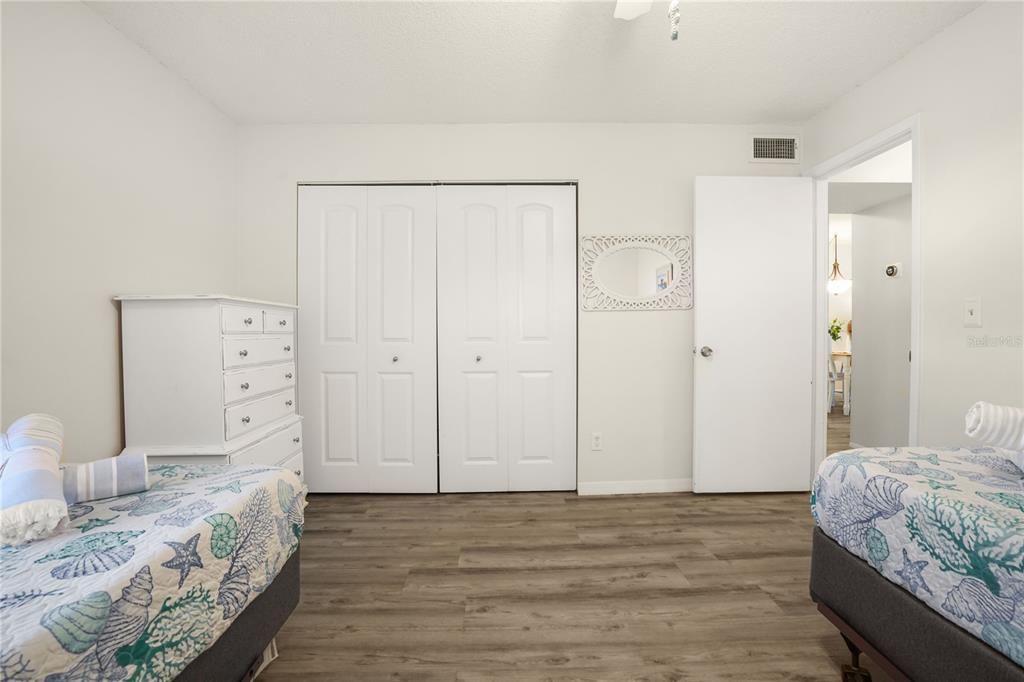 For Sale: $465,000 (2 beds, 2 baths, 1012 Square Feet)