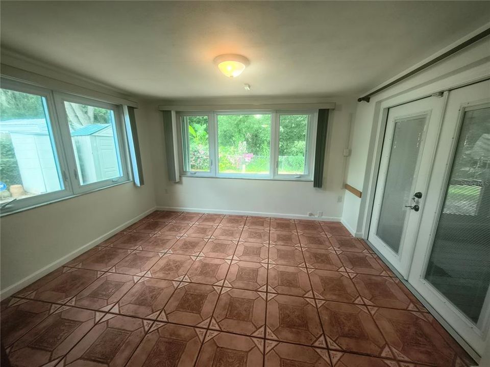 For Sale: $245,000 (2 beds, 2 baths, 1066 Square Feet)