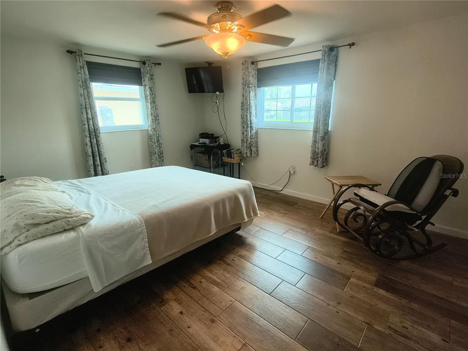 For Sale: $245,000 (2 beds, 2 baths, 1066 Square Feet)