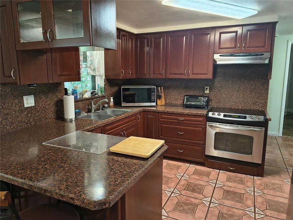 For Sale: $245,000 (2 beds, 2 baths, 1066 Square Feet)