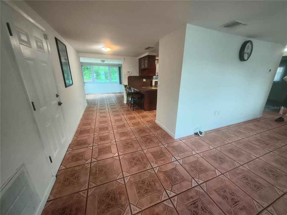 For Sale: $245,000 (2 beds, 2 baths, 1066 Square Feet)