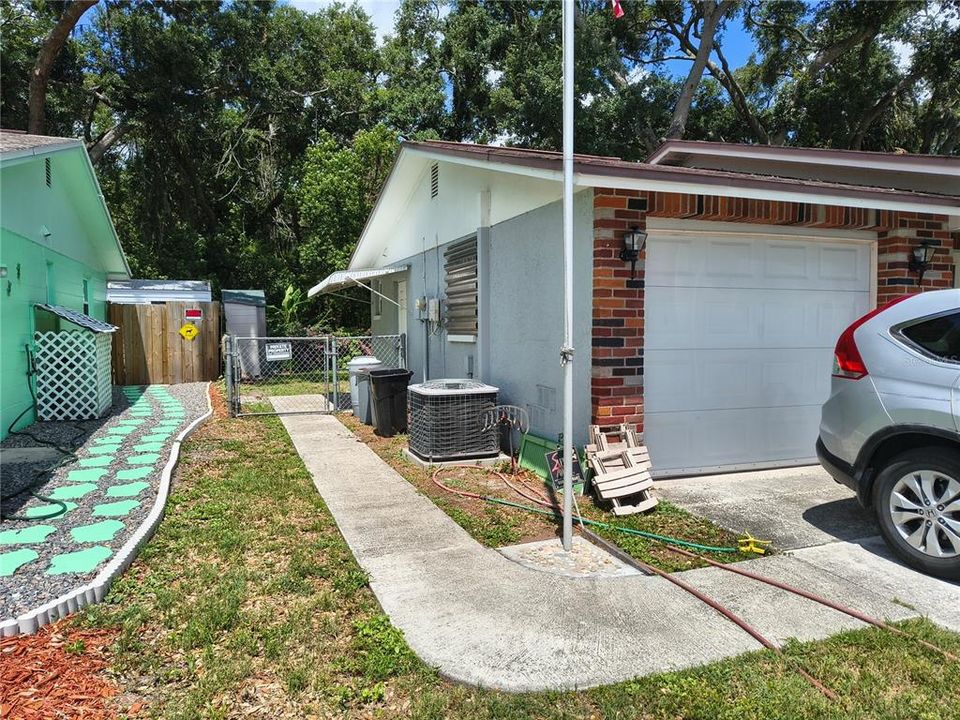 For Sale: $245,000 (2 beds, 2 baths, 1066 Square Feet)