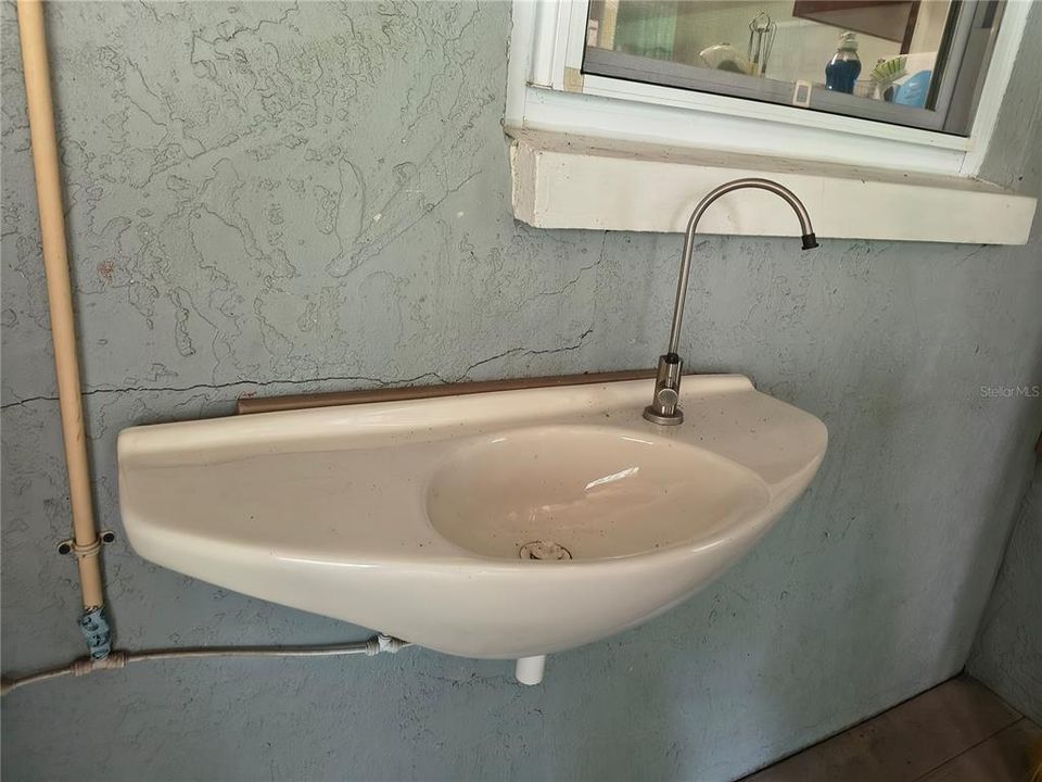 For Sale: $245,000 (2 beds, 2 baths, 1066 Square Feet)