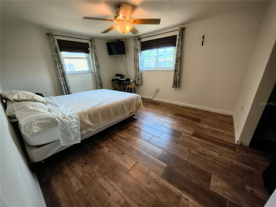 For Sale: $245,000 (2 beds, 2 baths, 1066 Square Feet)