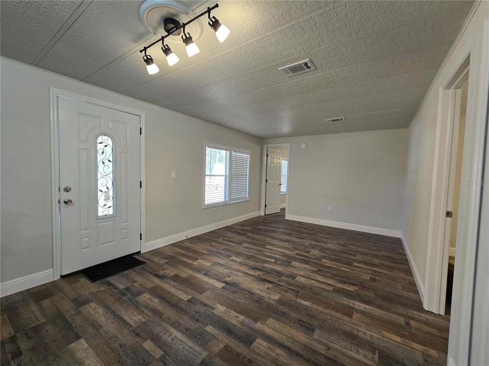 For Rent: $1,900 (3 beds, 2 baths, 1344 Square Feet)