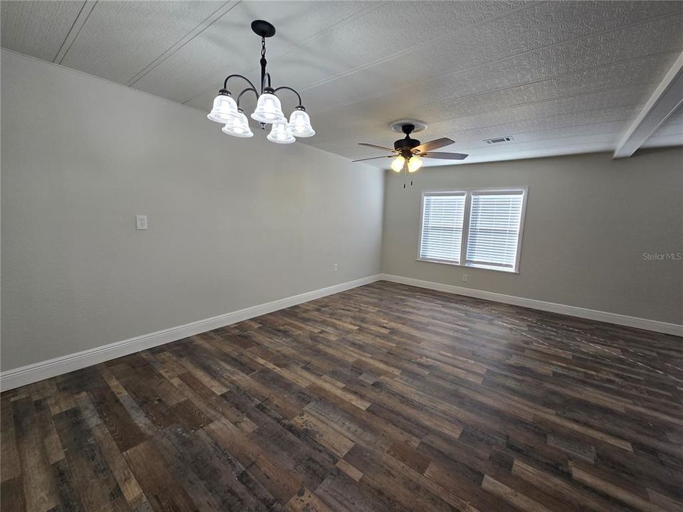 For Rent: $1,900 (3 beds, 2 baths, 1344 Square Feet)
