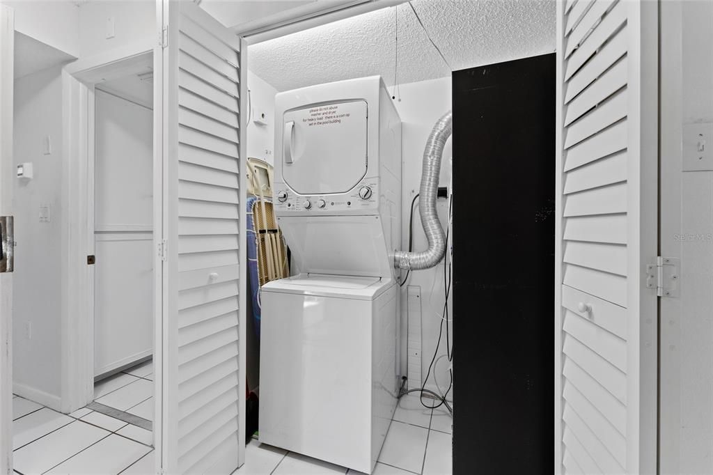 For Rent: $1,900 (1 beds, 1 baths, 755 Square Feet)
