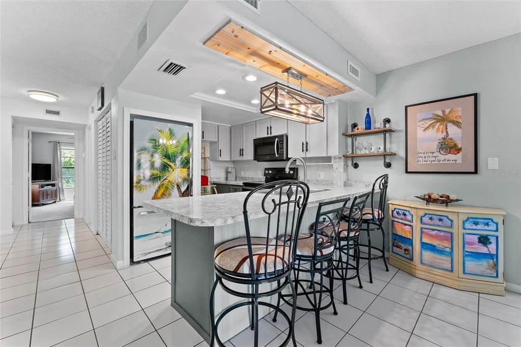 For Rent: $1,900 (1 beds, 1 baths, 755 Square Feet)