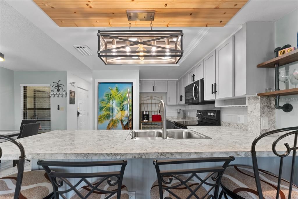 For Rent: $1,900 (1 beds, 1 baths, 755 Square Feet)