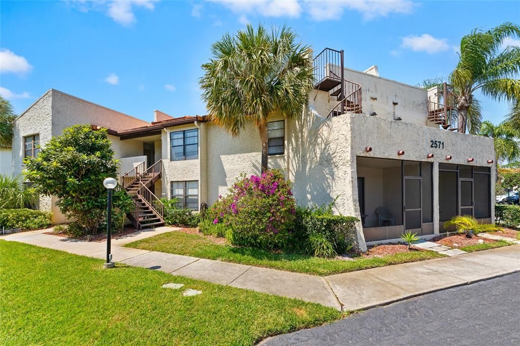 For Rent: $1,900 (1 beds, 1 baths, 755 Square Feet)