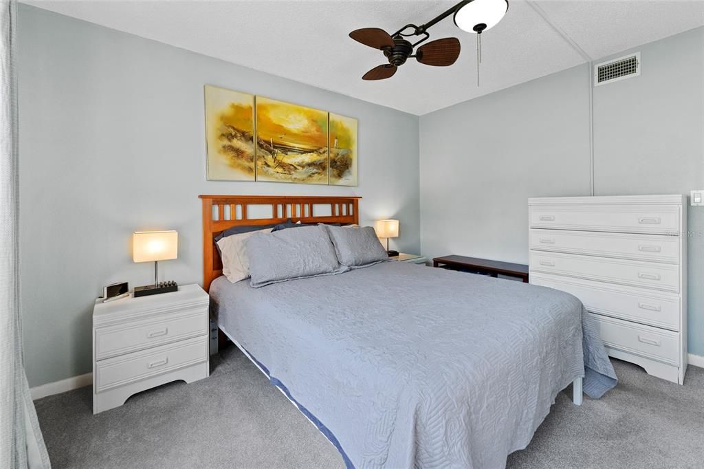 For Rent: $1,900 (1 beds, 1 baths, 755 Square Feet)