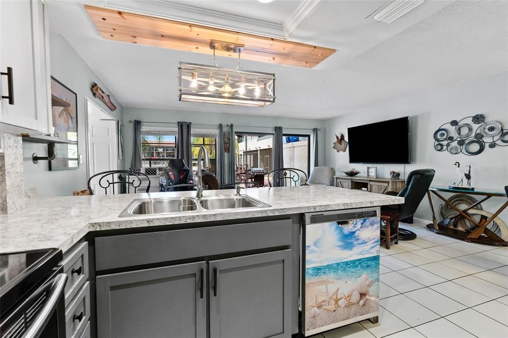 For Rent: $1,900 (1 beds, 1 baths, 755 Square Feet)