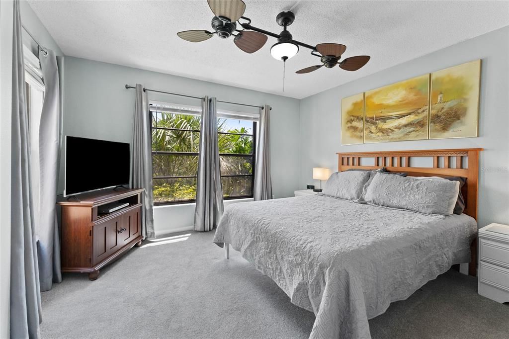 For Rent: $1,900 (1 beds, 1 baths, 755 Square Feet)