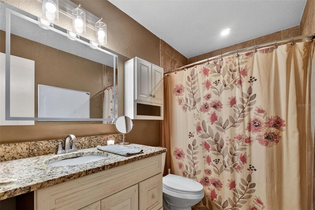 Под контрактом: $189,900 (2 спален, 2 ванн, 970 Квадратных фут)