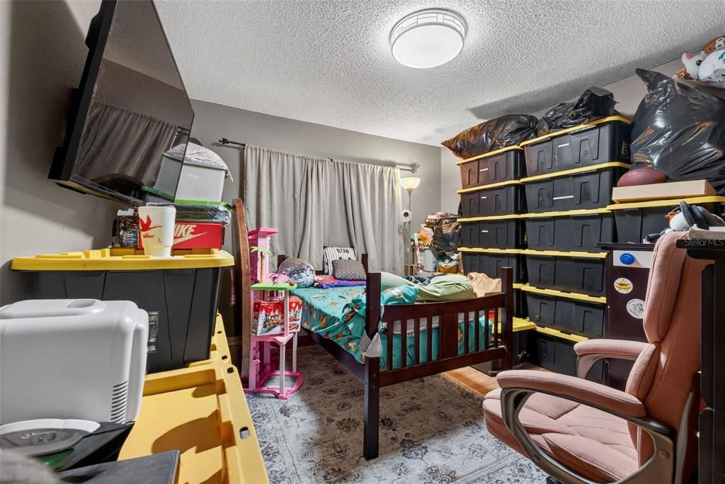 Под контрактом: $189,900 (2 спален, 2 ванн, 970 Квадратных фут)