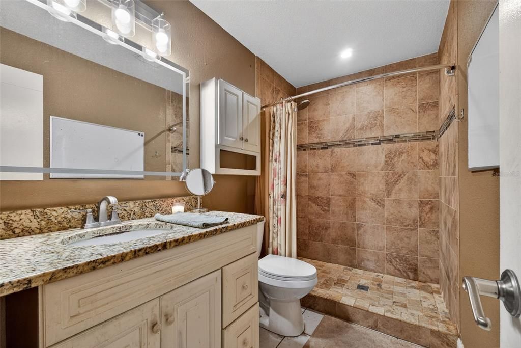 Под контрактом: $189,900 (2 спален, 2 ванн, 970 Квадратных фут)