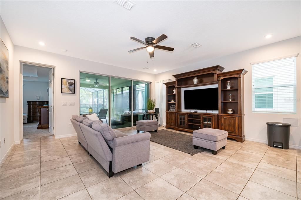 En Venta: $589,000 (7 camas, 6 baños, 3533 Pies cuadrados)