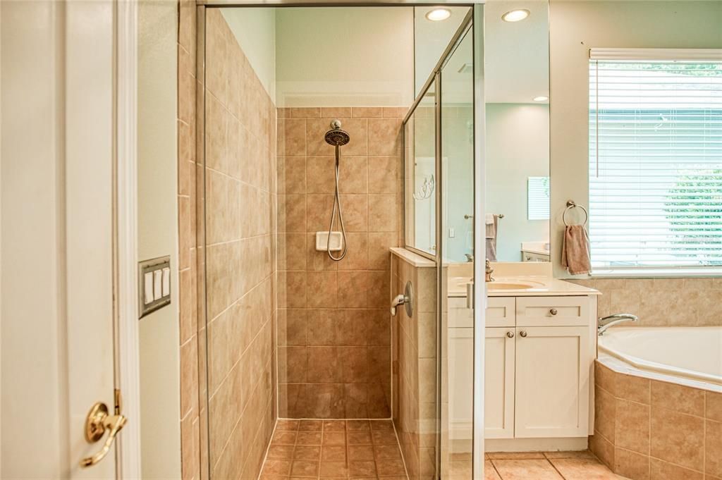 En Venta: $650,000 (5 camas, 3 baños, 3000 Pies cuadrados)