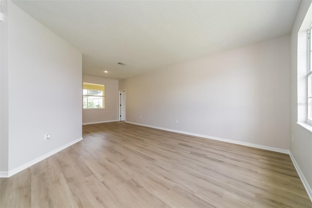 For Sale: $309,900 (3 beds, 2 baths, 1876 Square Feet)