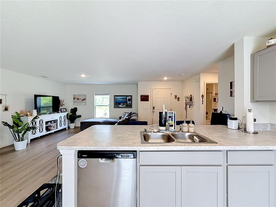 For Sale: $279,900 (3 beds, 2 baths, 1239 Square Feet)