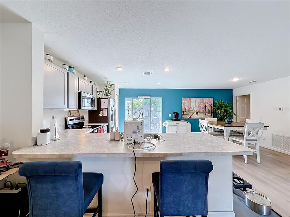For Sale: $279,900 (3 beds, 2 baths, 1239 Square Feet)