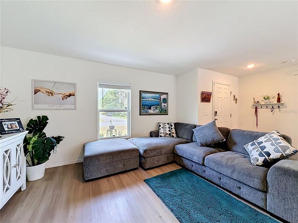 For Sale: $279,900 (3 beds, 2 baths, 1239 Square Feet)