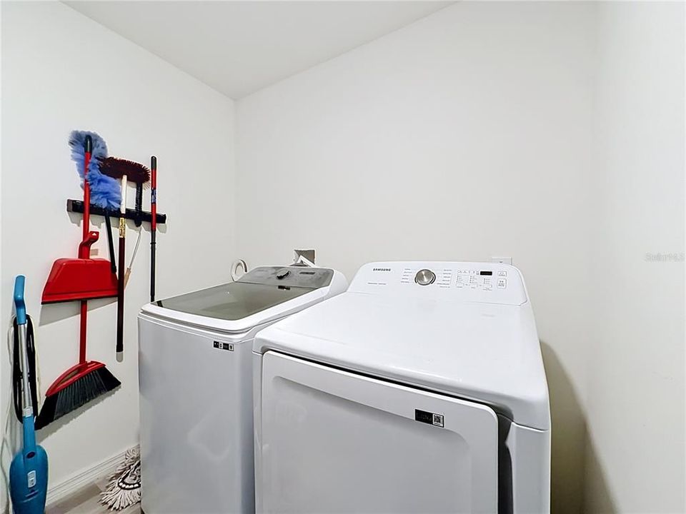 For Sale: $279,900 (3 beds, 2 baths, 1239 Square Feet)