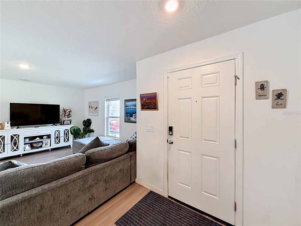 For Sale: $279,900 (3 beds, 2 baths, 1239 Square Feet)