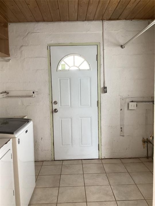 For Sale: $415,000 (3 beds, 2 baths, 1955 Square Feet)