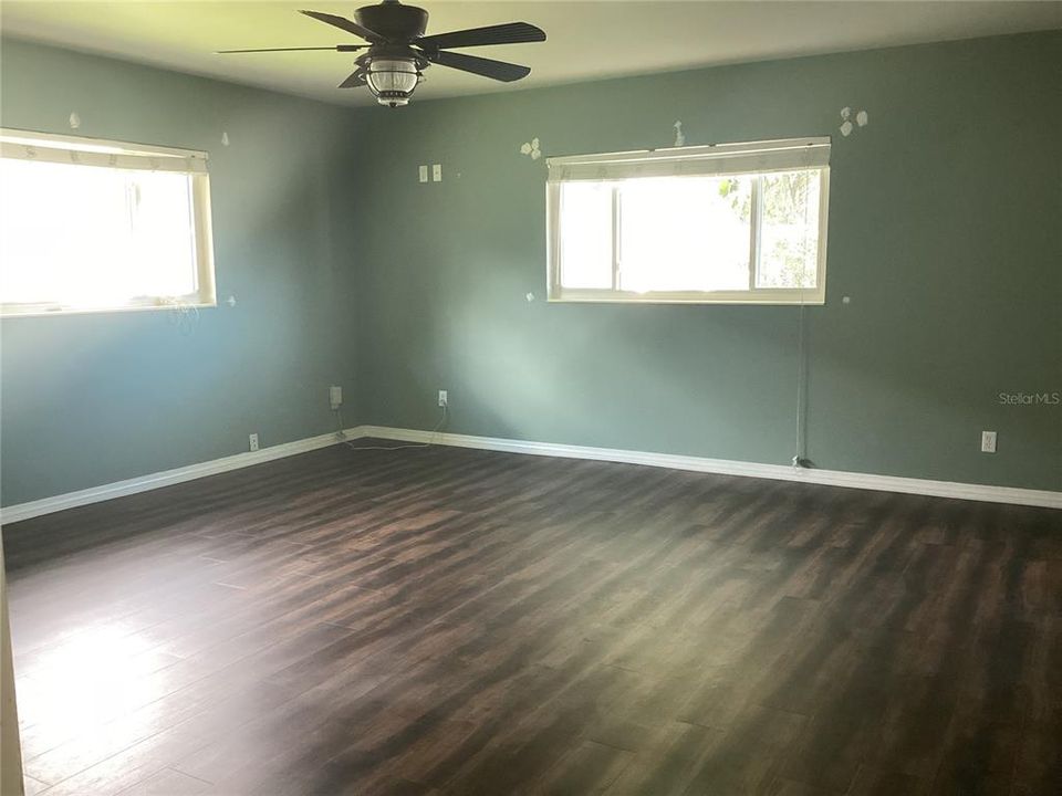 For Sale: $415,000 (3 beds, 2 baths, 1955 Square Feet)