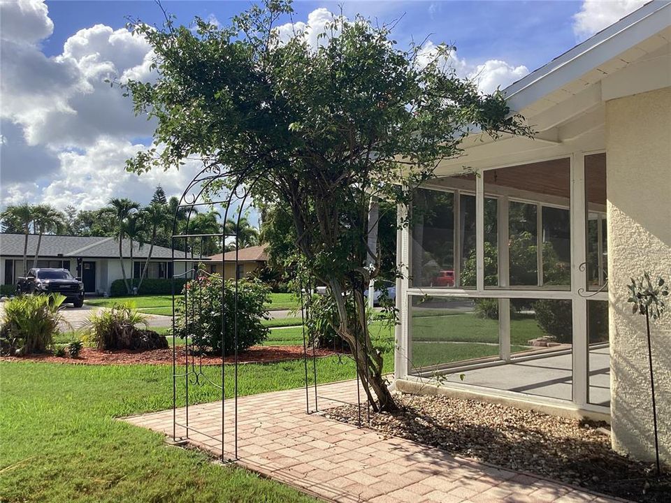 For Sale: $415,000 (3 beds, 2 baths, 1955 Square Feet)