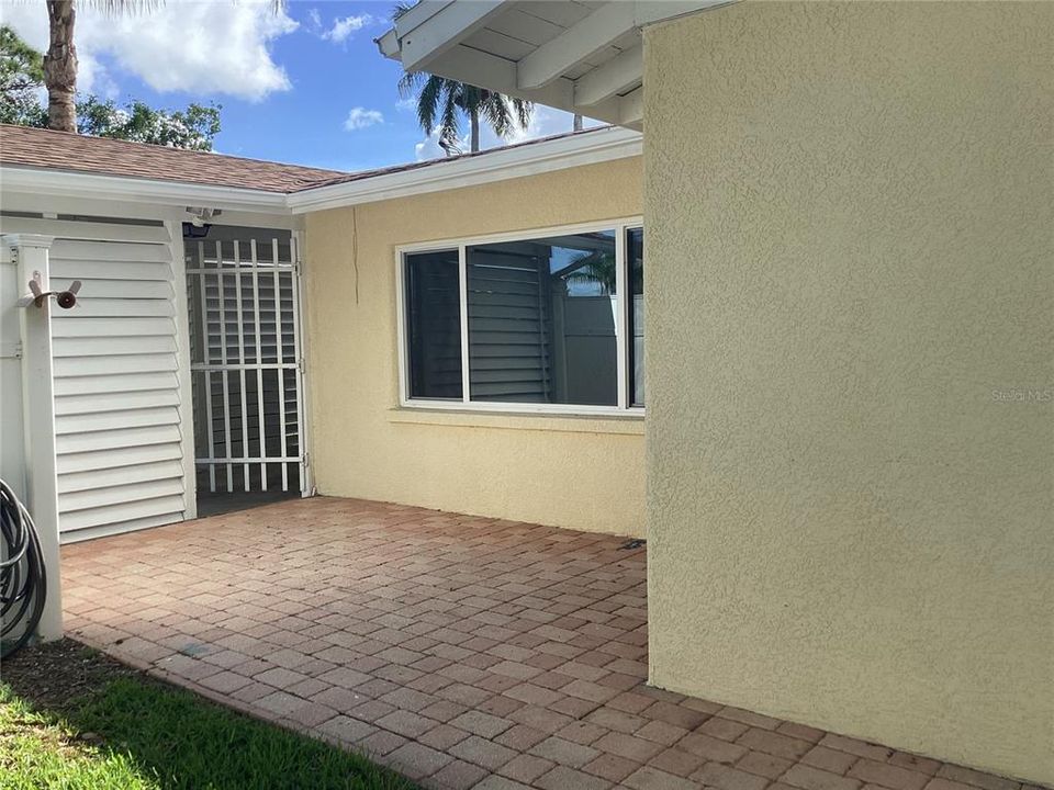 For Sale: $415,000 (3 beds, 2 baths, 1955 Square Feet)