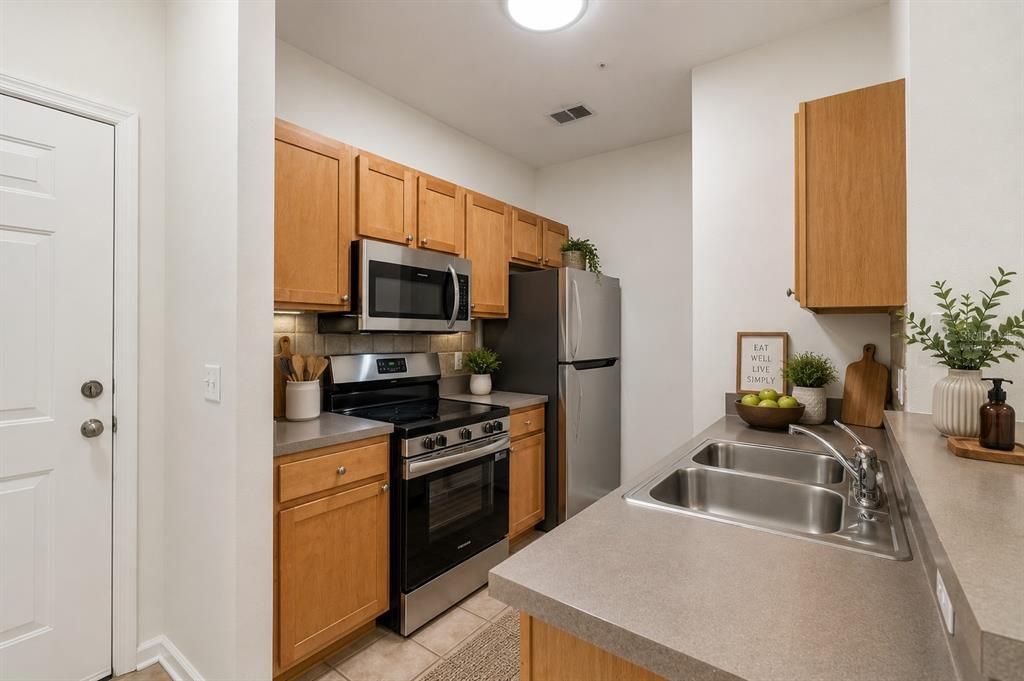 En Venta: $215,000 (1 camas, 1 baños, 772 Pies cuadrados)