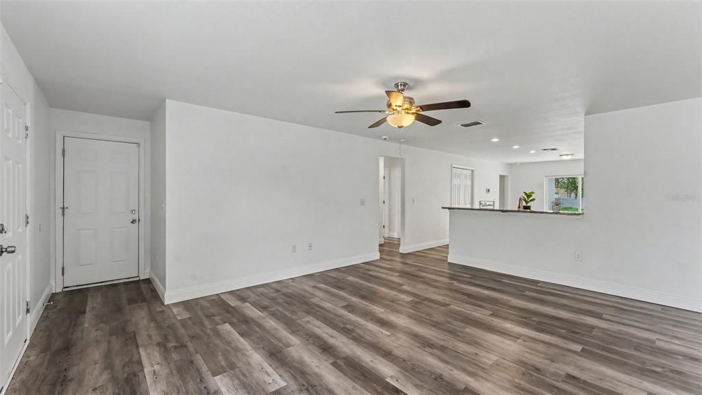 For Sale: $279,000 (3 beds, 2 baths, 1285 Square Feet)