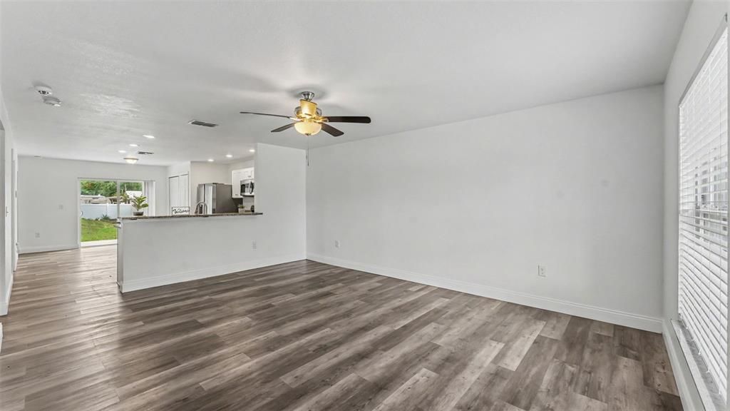 For Sale: $279,000 (3 beds, 2 baths, 1285 Square Feet)