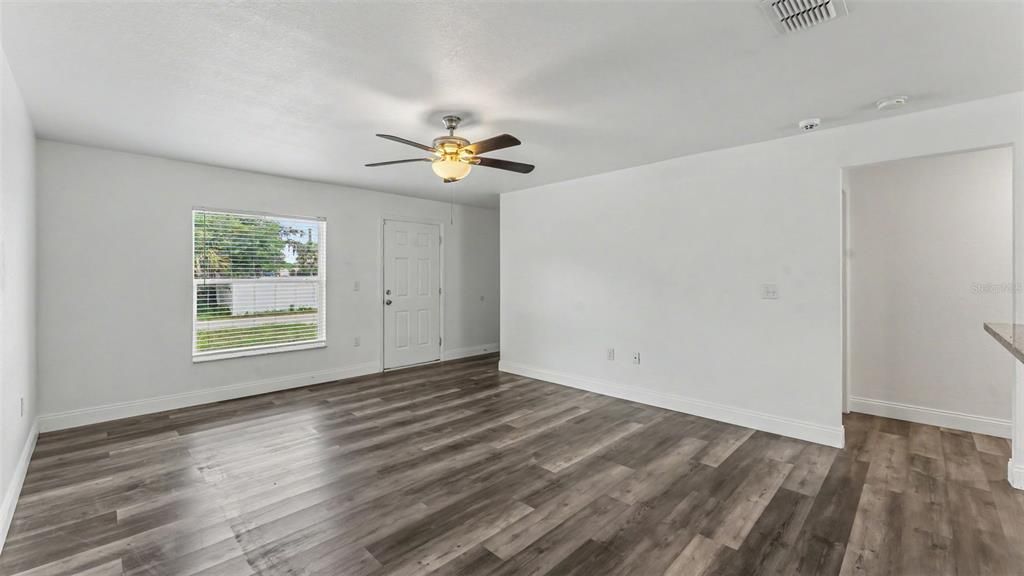 For Sale: $279,000 (3 beds, 2 baths, 1285 Square Feet)