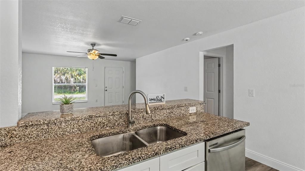 For Sale: $279,000 (3 beds, 2 baths, 1285 Square Feet)